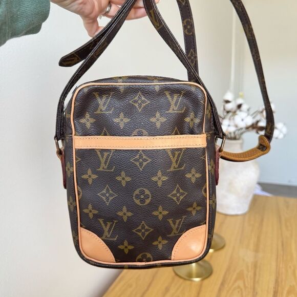 ✅AUTHENTIC✅LOUIS VUITTON DANUBE CROSSBODY BAG - Picture 16 of 16